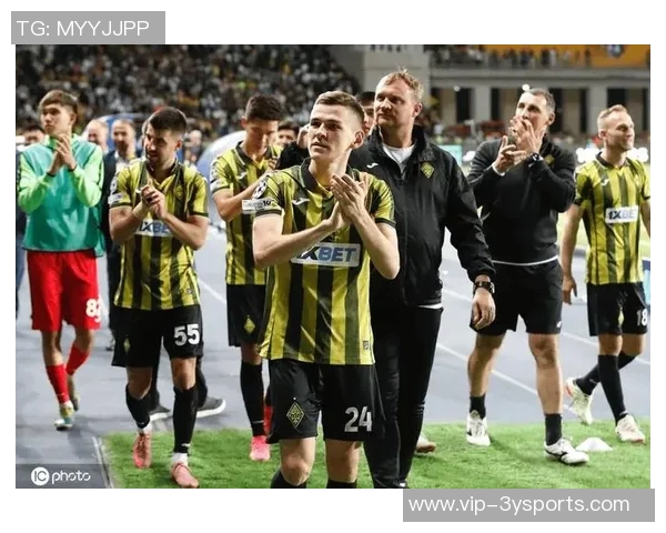 阿拉木图凯拉特门将母亲因年轻外貌走红球迷误以为是姐弟关系 阿拉木图凯拉特门将母亲因年轻外貌走红球迷误以为是姐弟关系