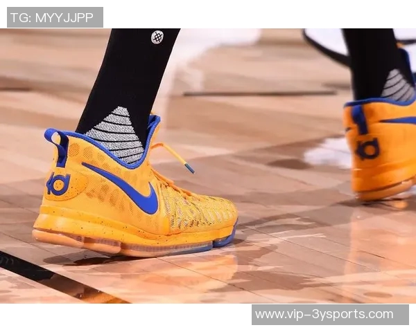 KD梦想演绎大佬角色与美女共舞并在镜头前展现枪法魅力 KD梦想演绎大佬角色与美女共舞并在镜头前展现枪法魅力